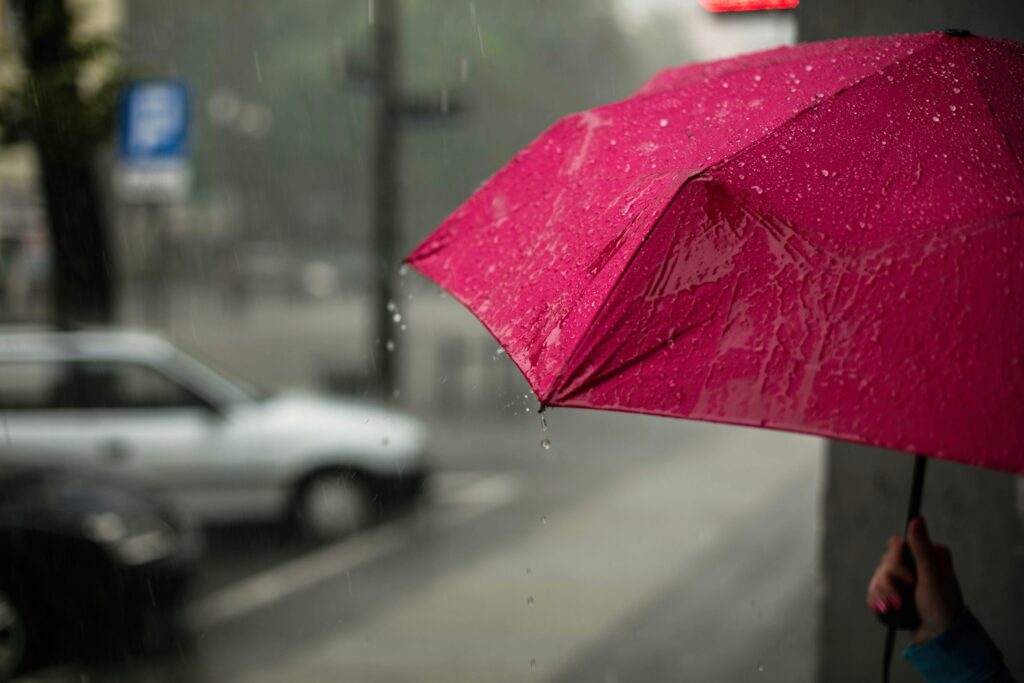 車なしで子育てをするデメリット　雨　猛暑日